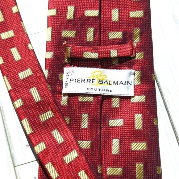 Balmain Vintage Couture Geometric Print Silk Men's Necktie in Red and Gold - Picture 6 of 11